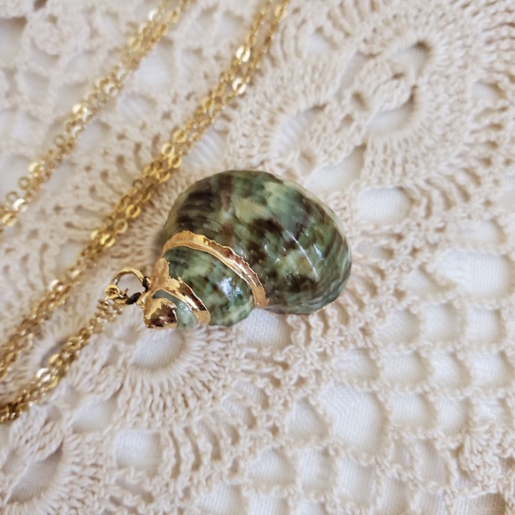 Gold Plated Sea Shell Necklace - Picture 5 of 6